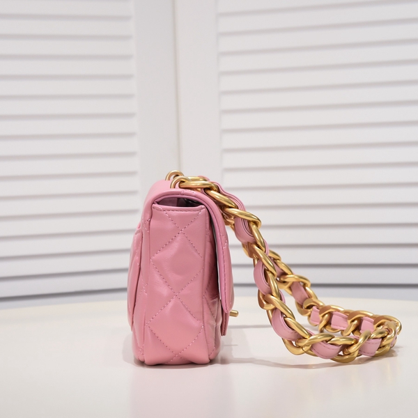 シャネルバッグ背面デザイン